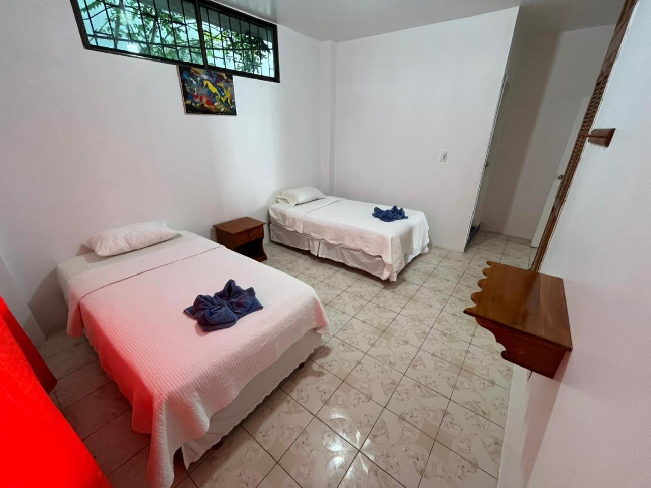 Hostal Neptuno - Poseidon Puerto Villamil Luaran gambar
