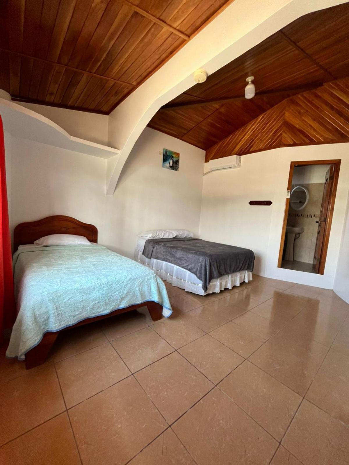 Hostal Neptuno - Poseidon Puerto Villamil Luaran gambar