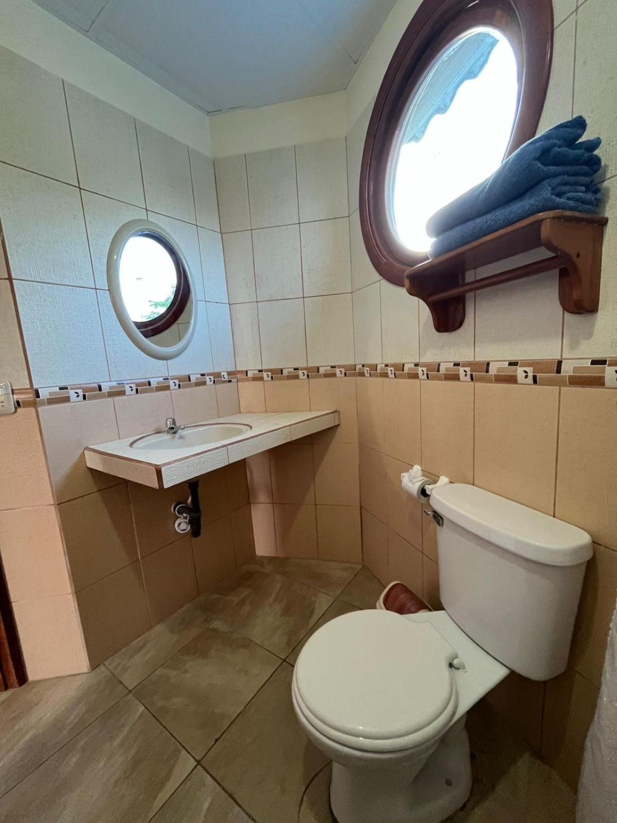 Hostal Neptuno - Poseidon Puerto Villamil Luaran gambar