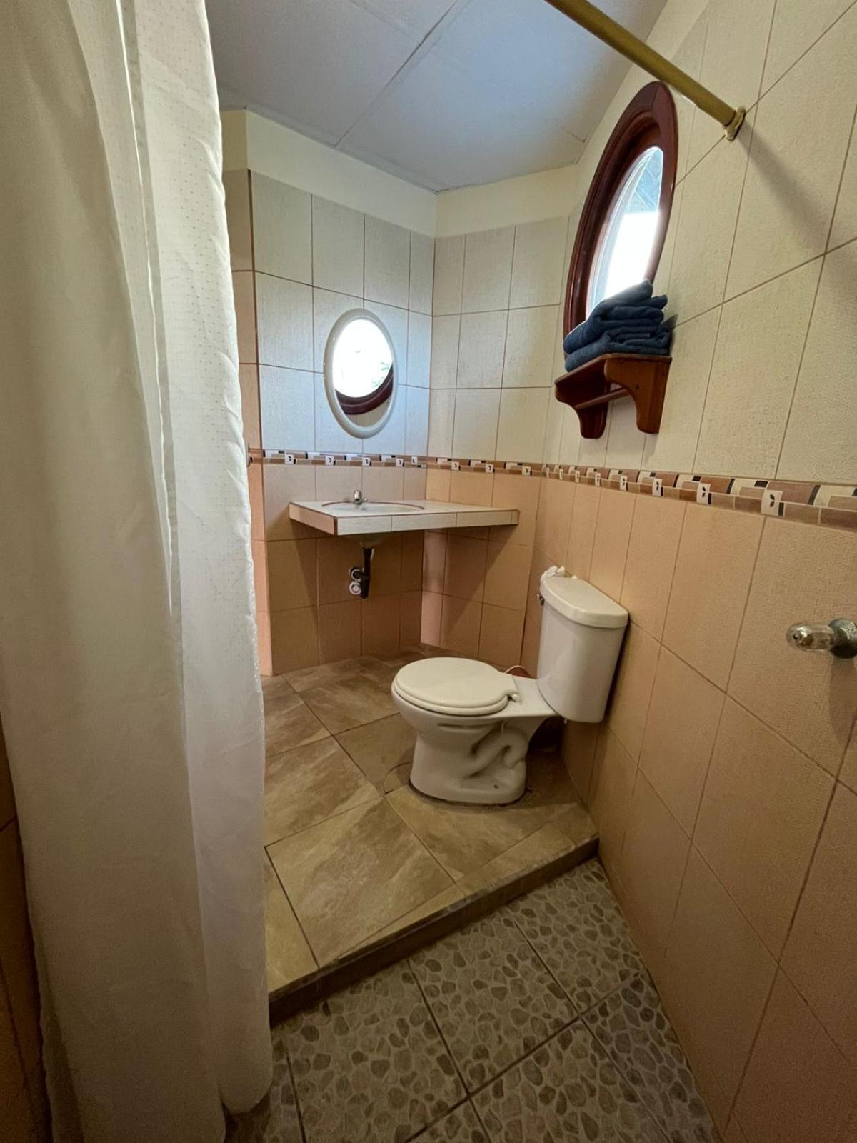 Hostal Neptuno - Poseidon Puerto Villamil Luaran gambar